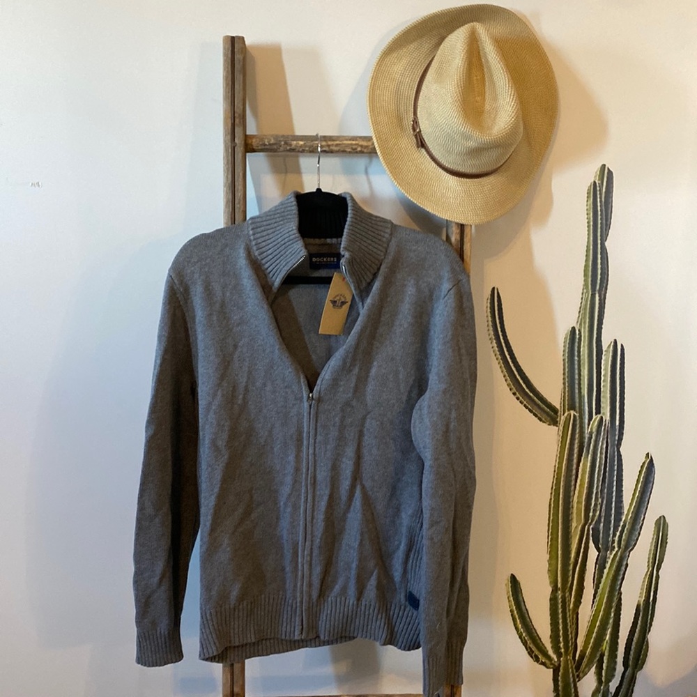 Dockers NWT L zip sweater
